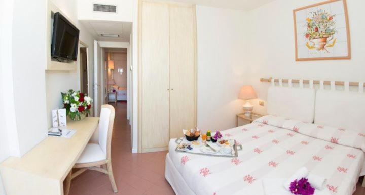 Hotel Палау Екстериор снимка